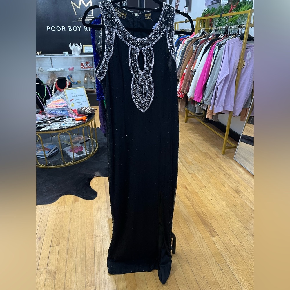Beautiful beaded gown - Picture 2 of 3